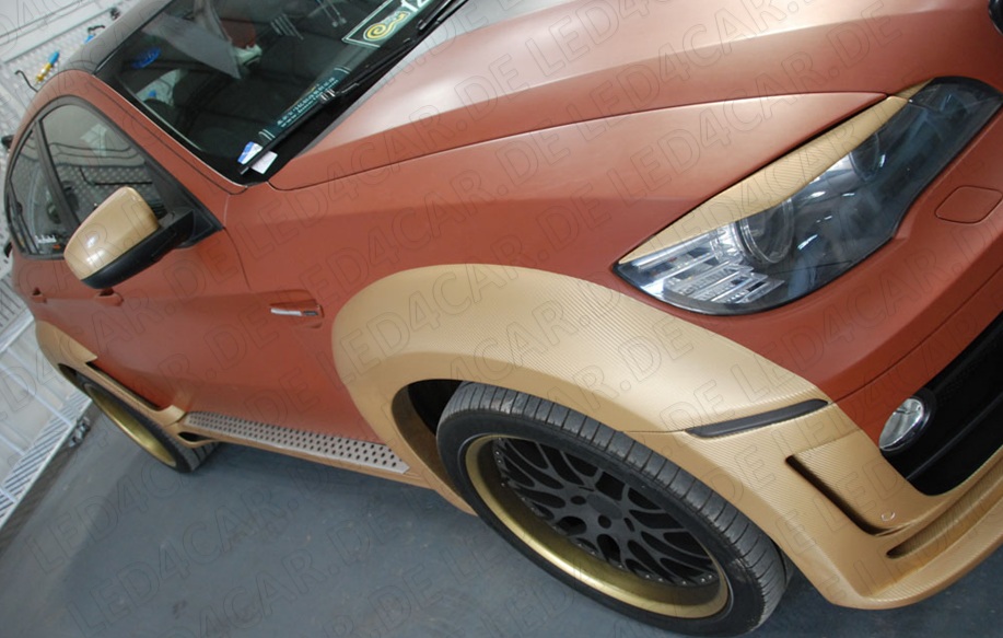 Carbon Folie Gold zur Fahrzeug Verklebung