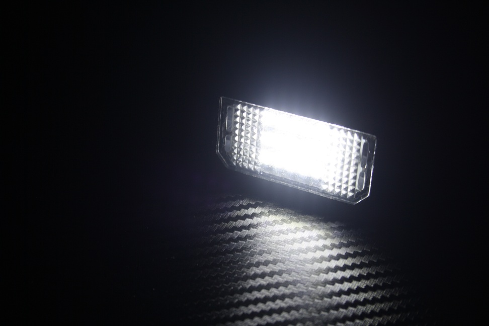 Seitronic® LED Kennzeichenbeleuchtung Audi A4 B7 - E4 Prüfzeichen